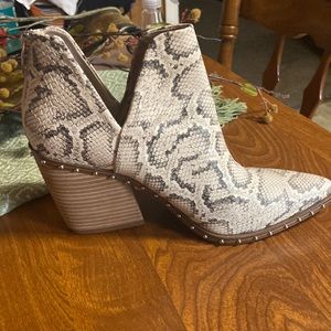 Steve Madden size 11 ankle boot